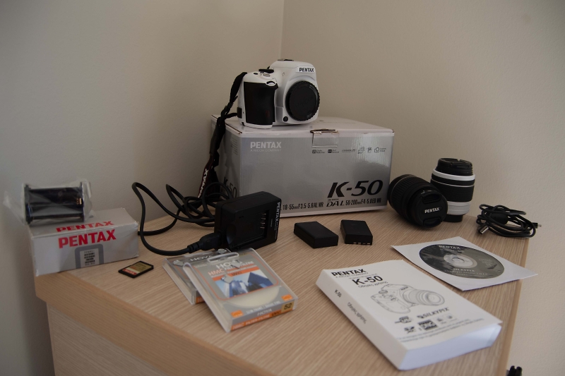 Pentax K50 kit in white