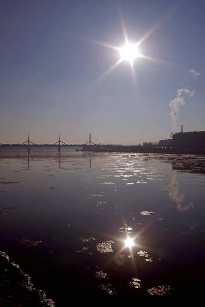 Ice and sun on Danube