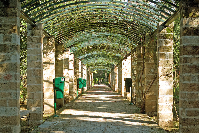 Passage in the main park of Athens