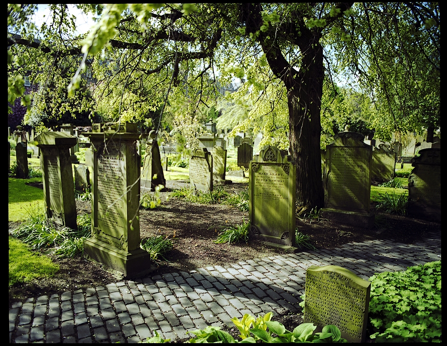 Howff graveyard
