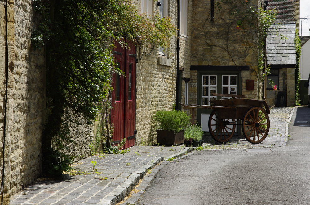 Cotswolds.Cart.Bourton on the water.