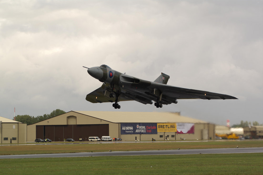 XH558 at RIAT 2009 - number 2