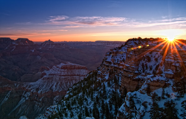 A Grand Morning On a Cold Rim