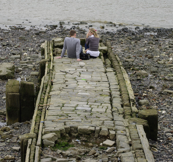Freinds on the Thames