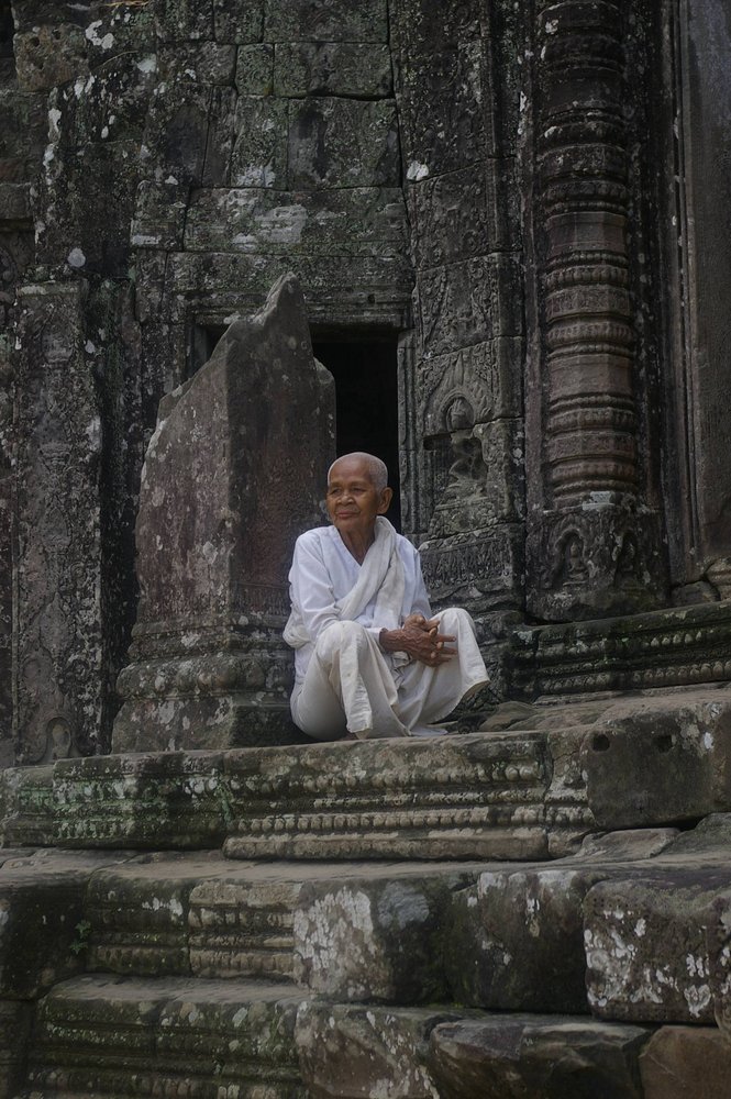 Nun Angkor Wat