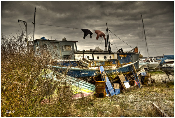 Houseboat if you fancy it!