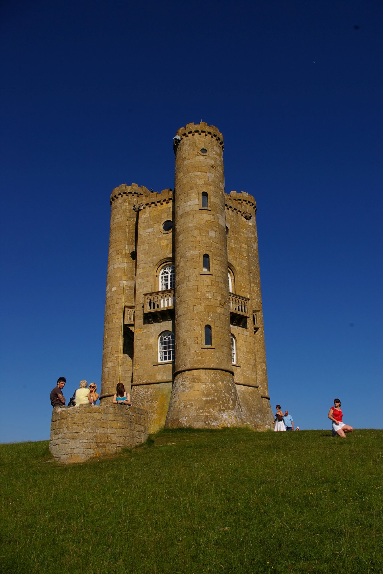 A perfect day at Broadway Tower