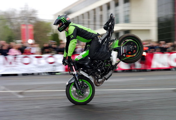 Two wheels? this is too much!