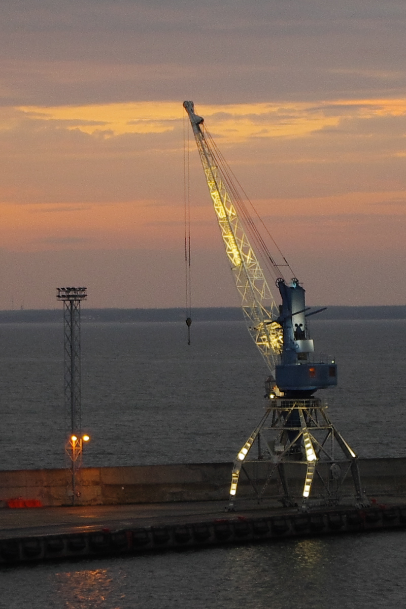 Harbor crane