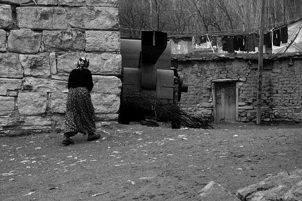 2702 Yedi Kilise village scene