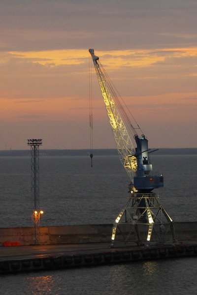 Harbor crane