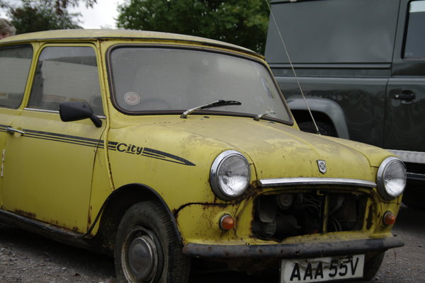 Mr Beans old yellow mini???