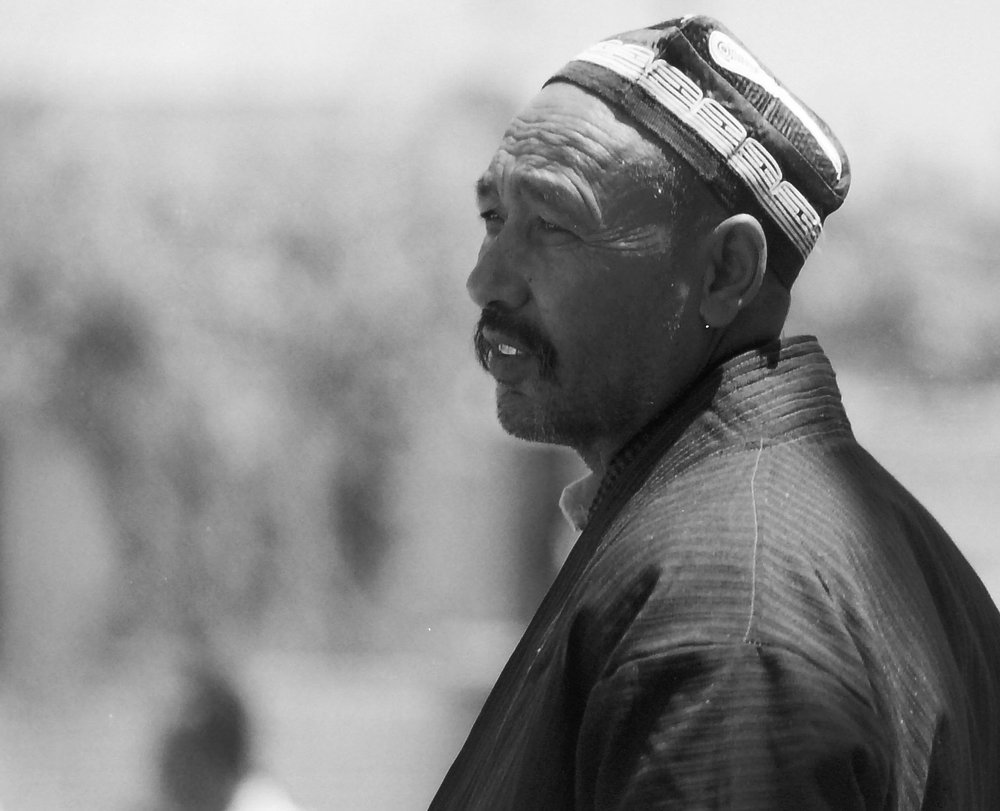 Гордый узбек. Таджикистан мужчины. Абдуллаев тимур оренбург. Мужчина в тюбетейке узбекистан. Узбекские парни.