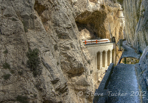 Train passing through El Chorro