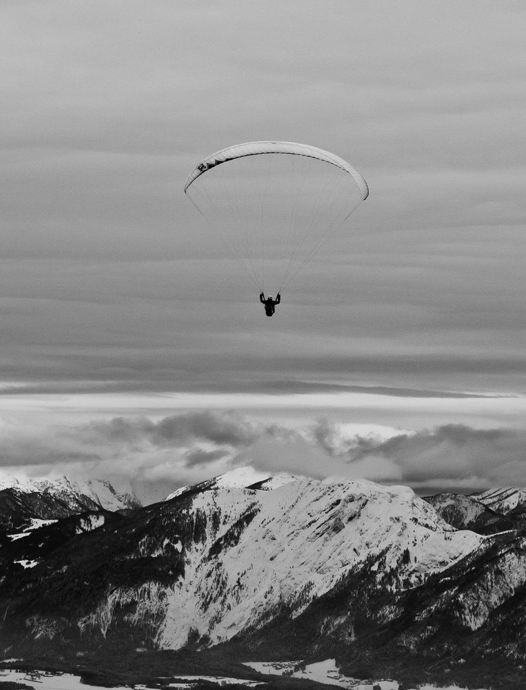 paraglidedr b and w