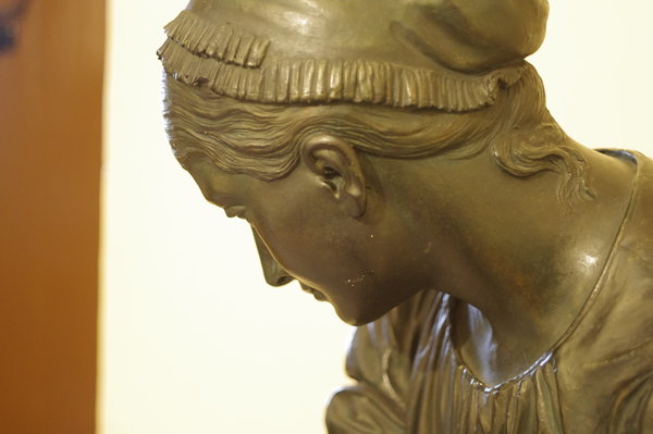 statue