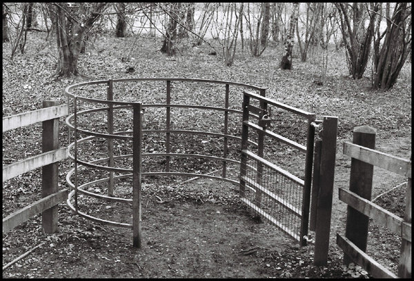 Gate