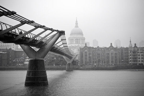 St Pauls and Millenium Bridge in the rain...