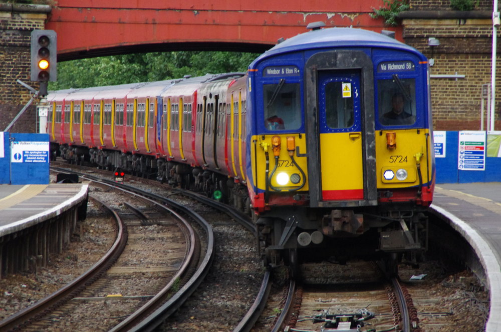 Slow approach to Richmond Station