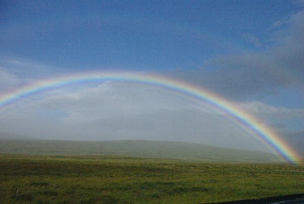 Ounder the rainbow