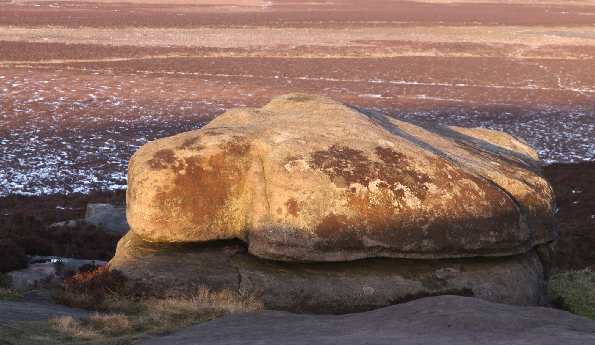 stanage edge boulder