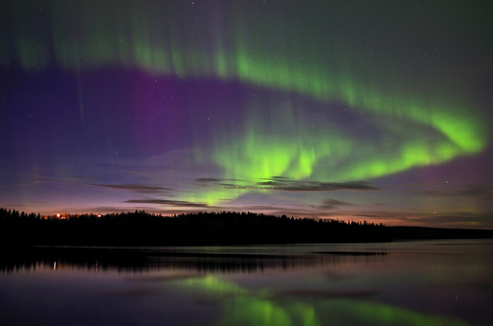 A reminiscence of autumn's aurora fests