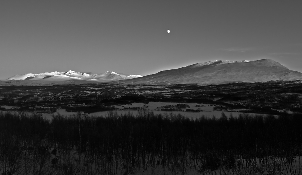 Moonrise over Sylan