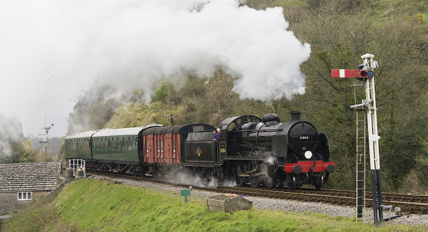 U-Class 31806 arriving at Corfe Castle