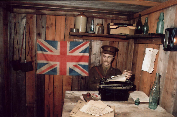 Great War : British Officer in dugout