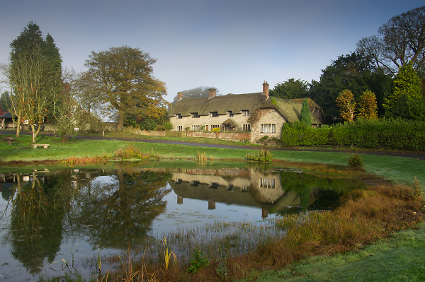 Autumn sunrise on Ashmore pond