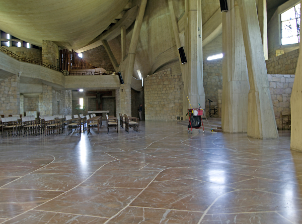 Motorway church interior - for Tg