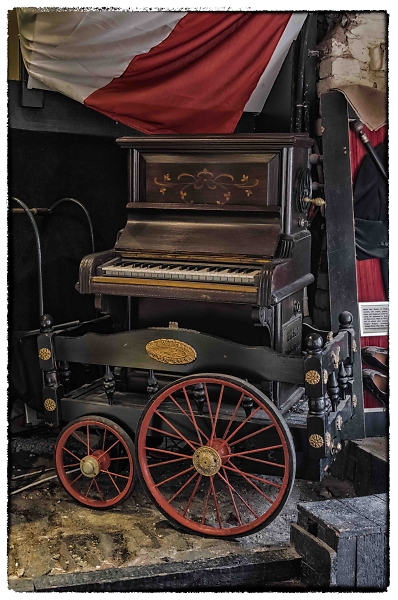 Barrel piano