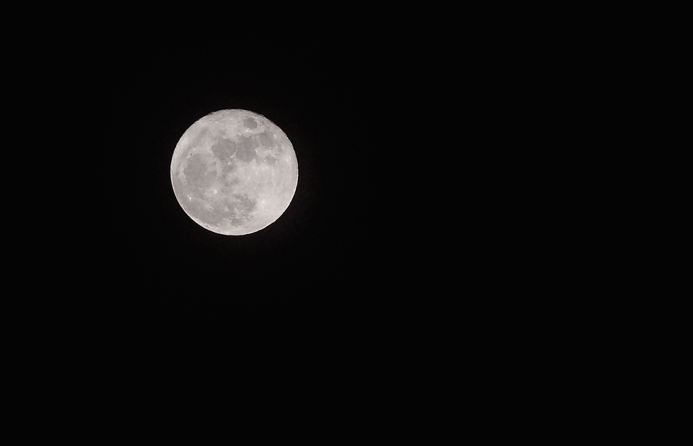 Rare Full Cold Moon - Dec. 25, 2015