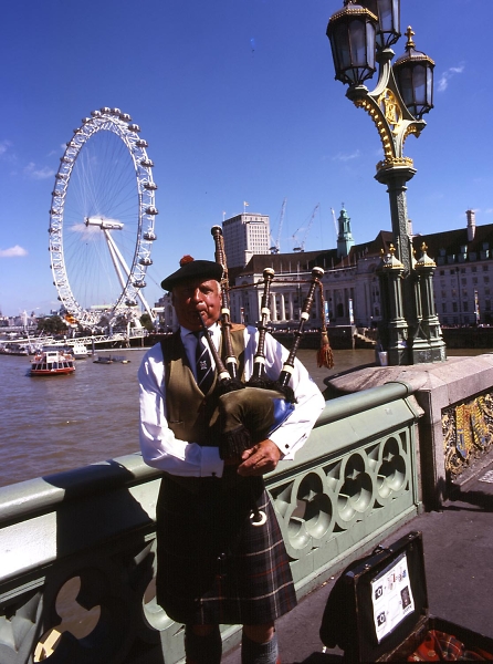 London -- Scottish Piper