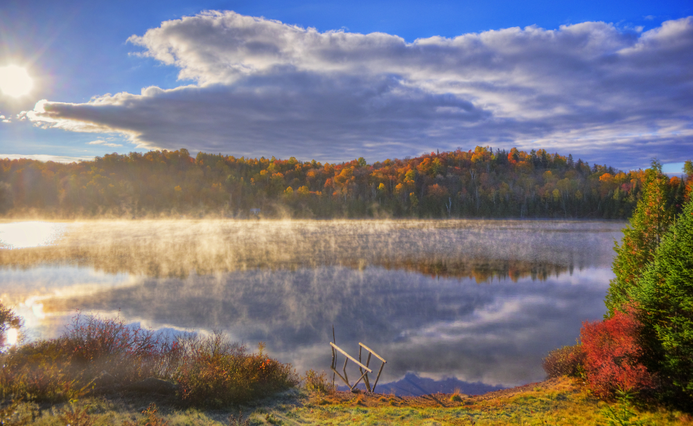 Early morning at the lake in Automn