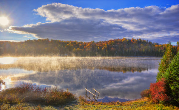 Early morning at the lake in Automn