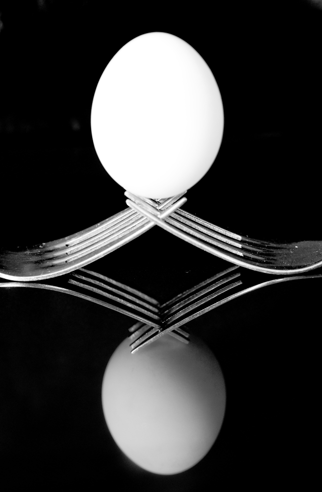 egg on 2 forks