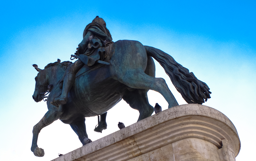 Mounted hero, Madrid