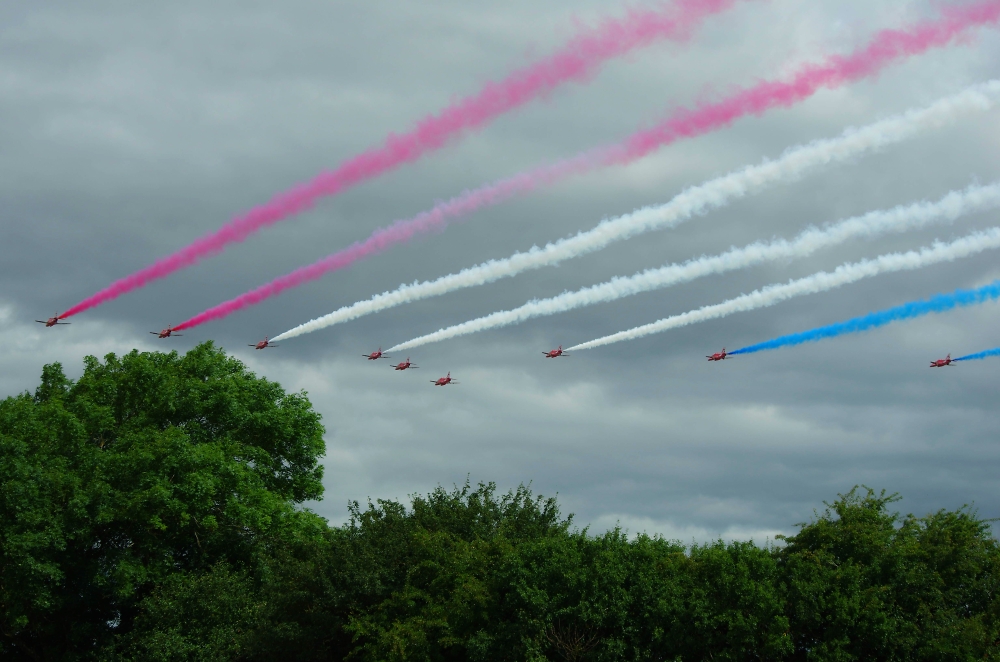 the reds flying in