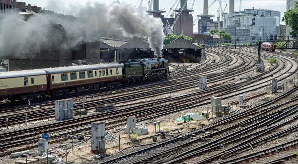 Clan Line departs from Victoria station