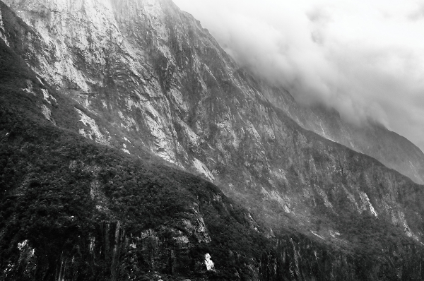 milford sound atmosphere breaks