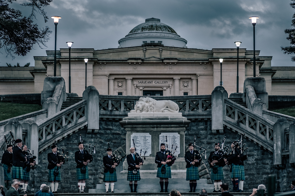 6am Pipers at Dawn