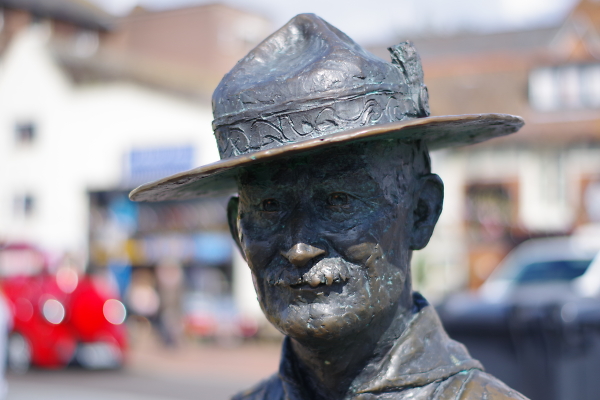 A Baden Powell bronze on Poole Quay.