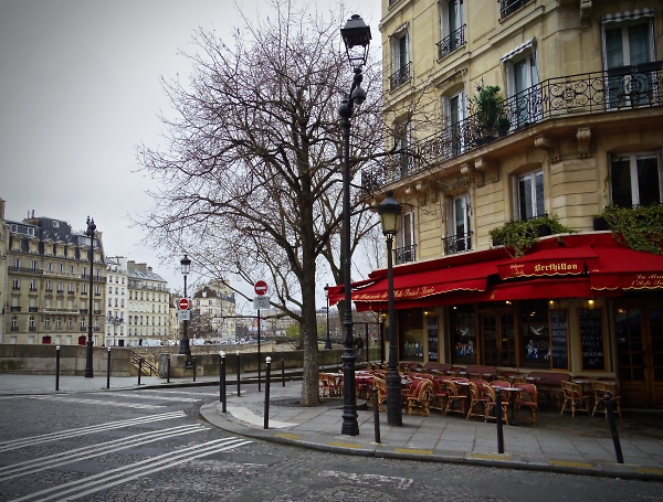 A wet Sunday corner in Paris