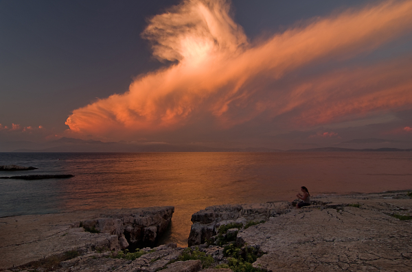 The dying thundercloud