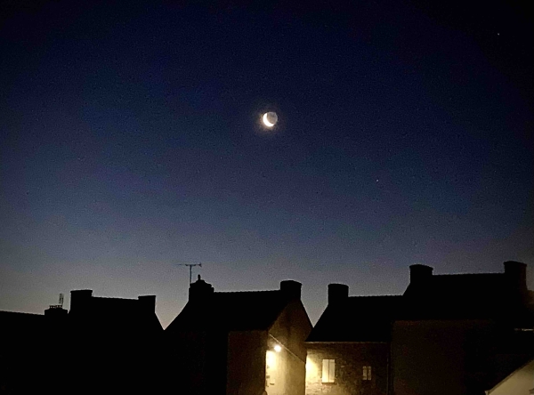 A sparkling Moon, Venus, suggestions of cosmic wormholes and strings, and some odd stars.jpg