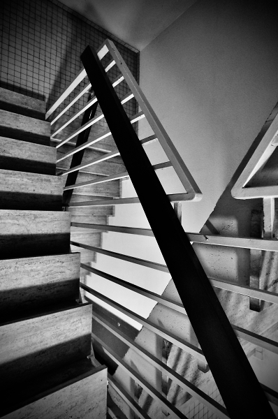 A mad architect strikes again