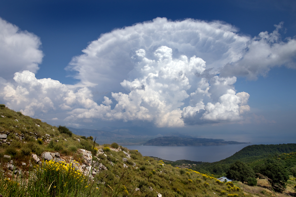 Cumulo-Nimbus