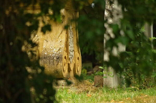 Earl's Croome Churchyard