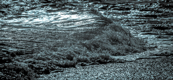 Breaking wave